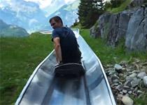 赞爆高山滑梯俯冲狂飙